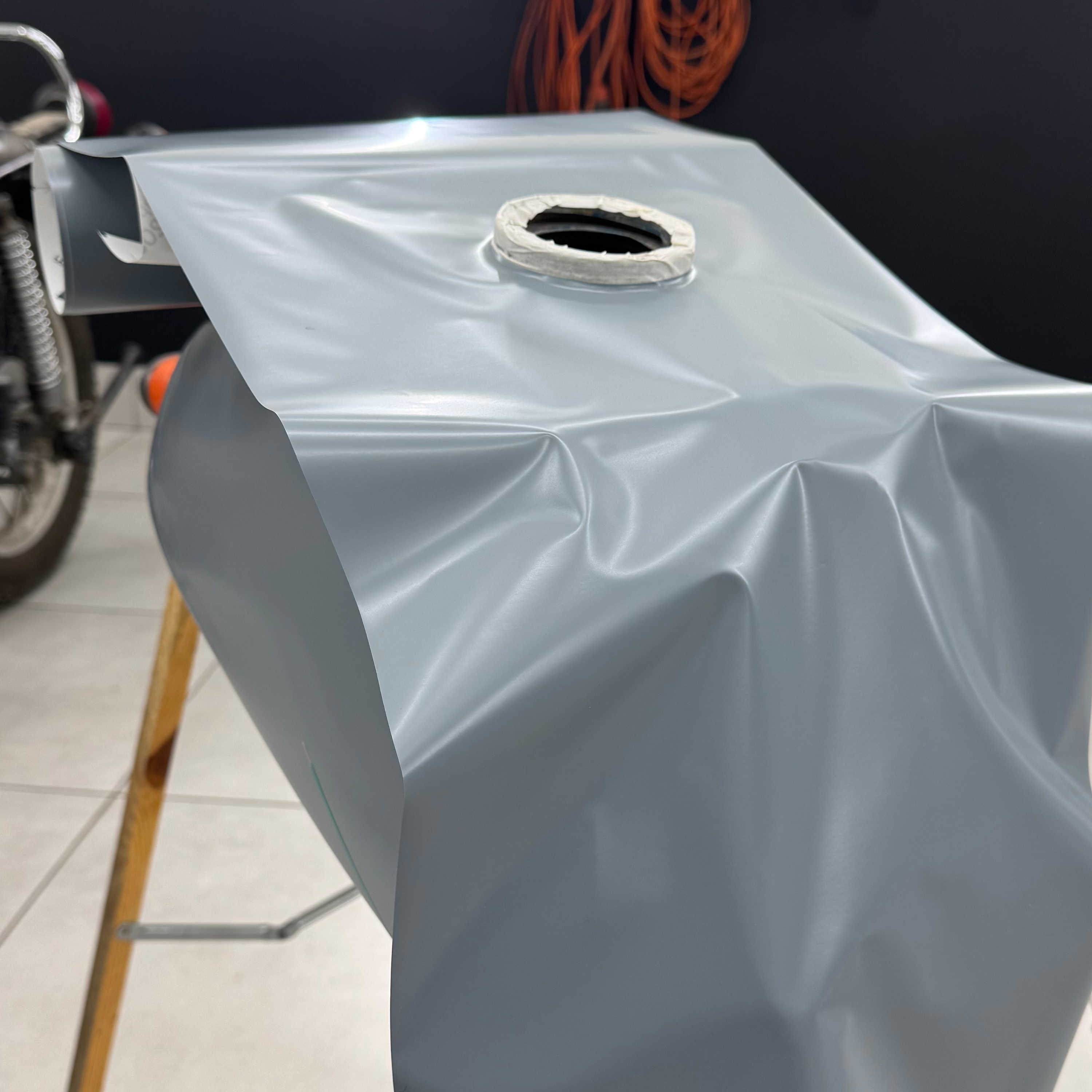 zmiana koloru baku w motocyklu MZ ETZ. realizacja - KWrap Sulechów